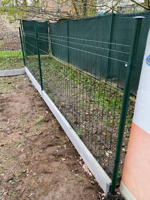 Nový 3D panel navázaný na stávající oplocení zahrady